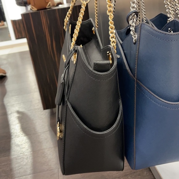 MICHAEL KORS LARGE X CHAIN LOGO SHOULDER BAG - Picture 8 of 16